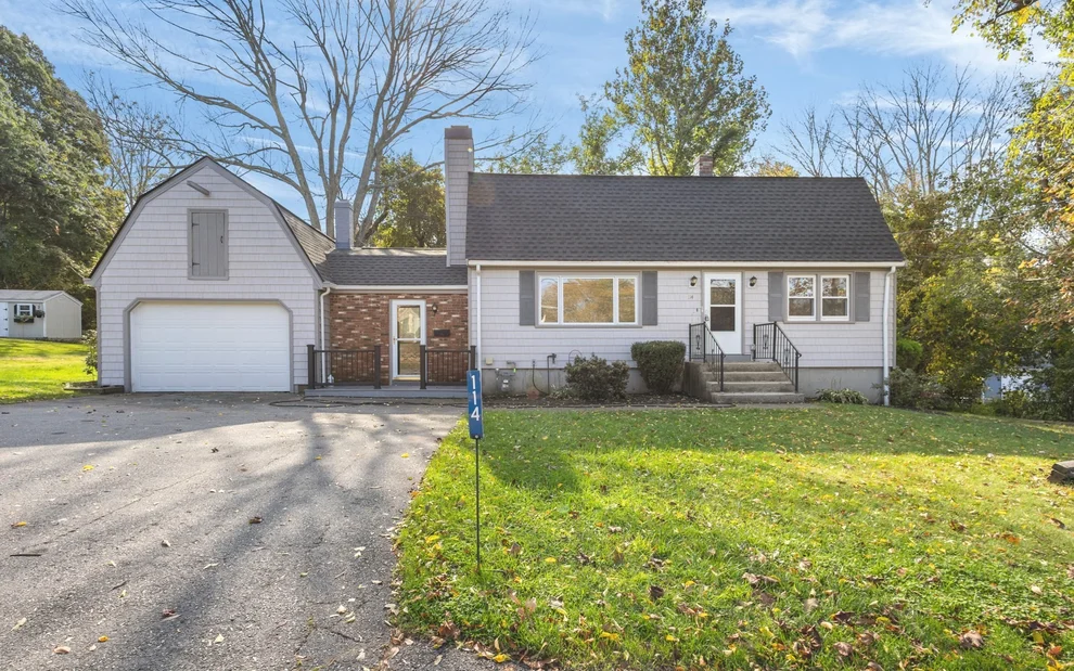 Unit for sale at 114 Valley Rd, Somerset, MA 02726
