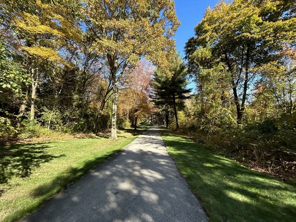 Unit for sale at 326 Green St, Northborough, MA 01532