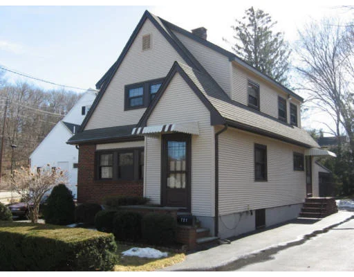 Unit for sale at 727 Commercial St, Weymouth, MA 02189