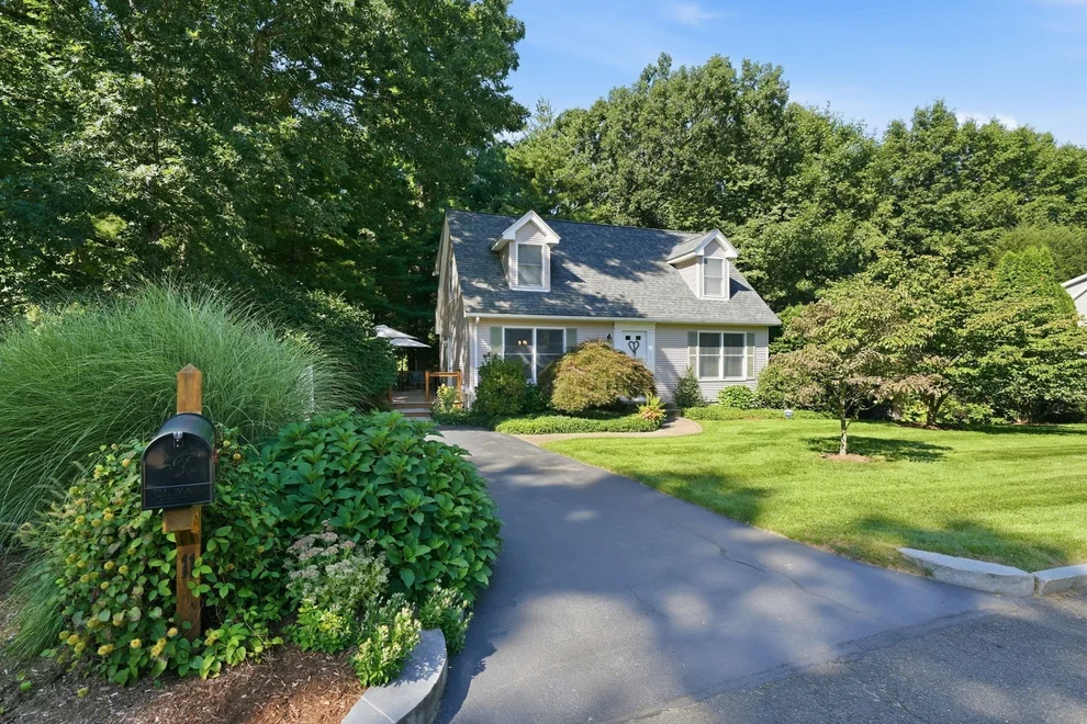 Unit for sale at 11 Stephanie Cir, Springfield, MA 01129