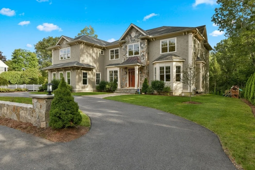 Unit for sale at 6 Norwich Rd, Wellesley, MA 02481