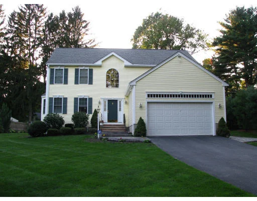 Unit for sale at 60 Edgebrook Rd, Framingham, MA 01701