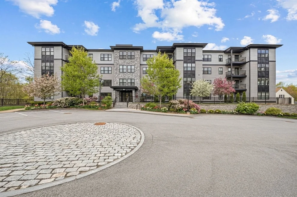 Unit for sale at 269 Main St, Reading, MA 01867