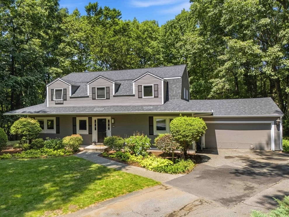 Unit for sale at 7 Mccarthy Cir, Framingham, MA 01701
