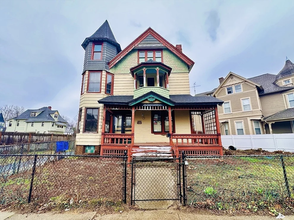 Unit for sale at 205 Saint James Ave, Springfield, MA 01109
