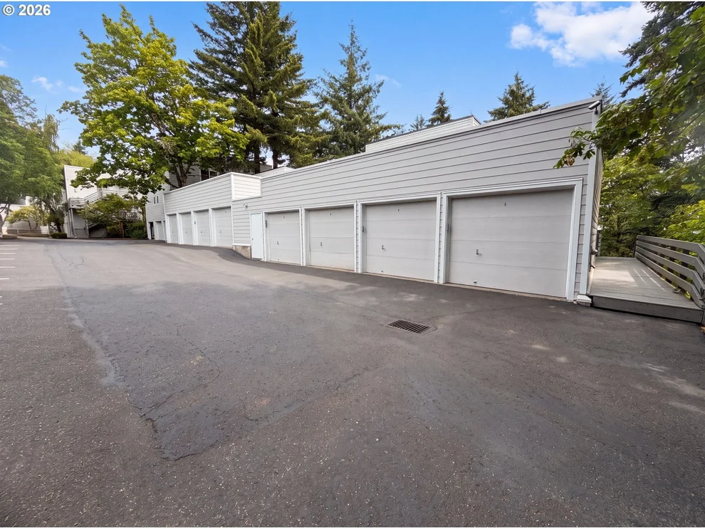 Unit for sale at 48 EAGLE CREST DR, LakeOswego, OR 97035