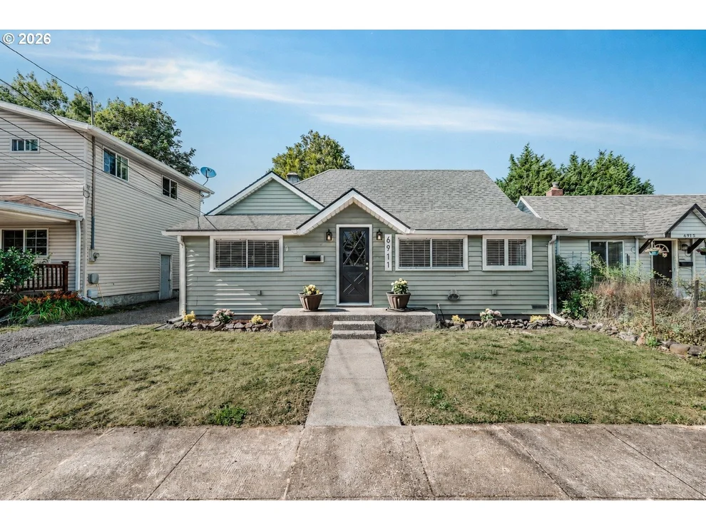 Unit for sale at 6911 SE CORA ST, Portland, OR 97206