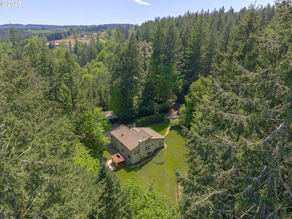 Unit for sale at 27701 SW STRAWBERRY HILL DR, Hillsboro, OR 97123