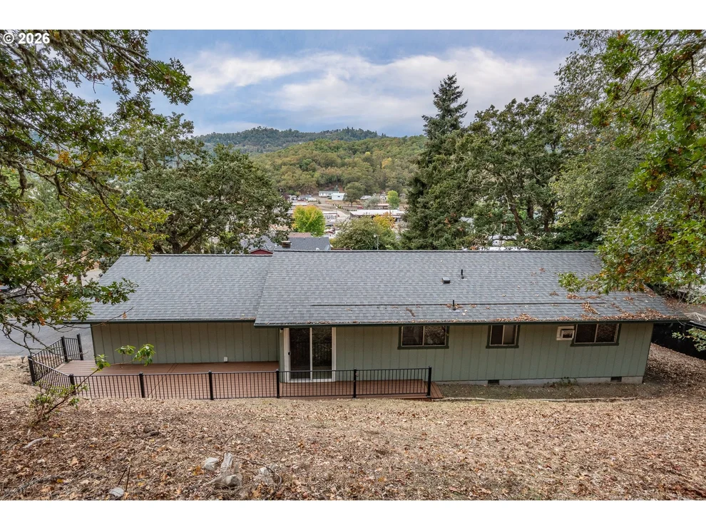Unit for sale at 210 MOBRIDGE AVE, Roseburg, OR 97470