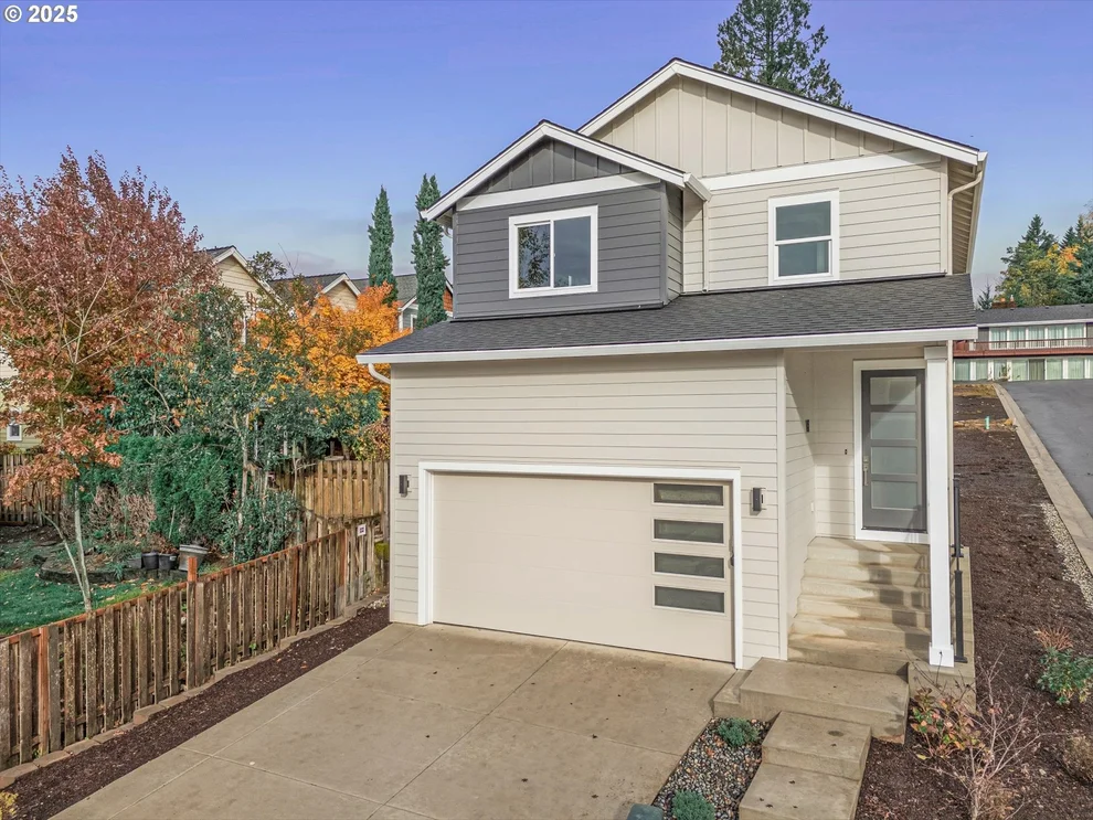 Unit for sale at 185 NW Mawrcrest AVE, Gresham, OR 97030