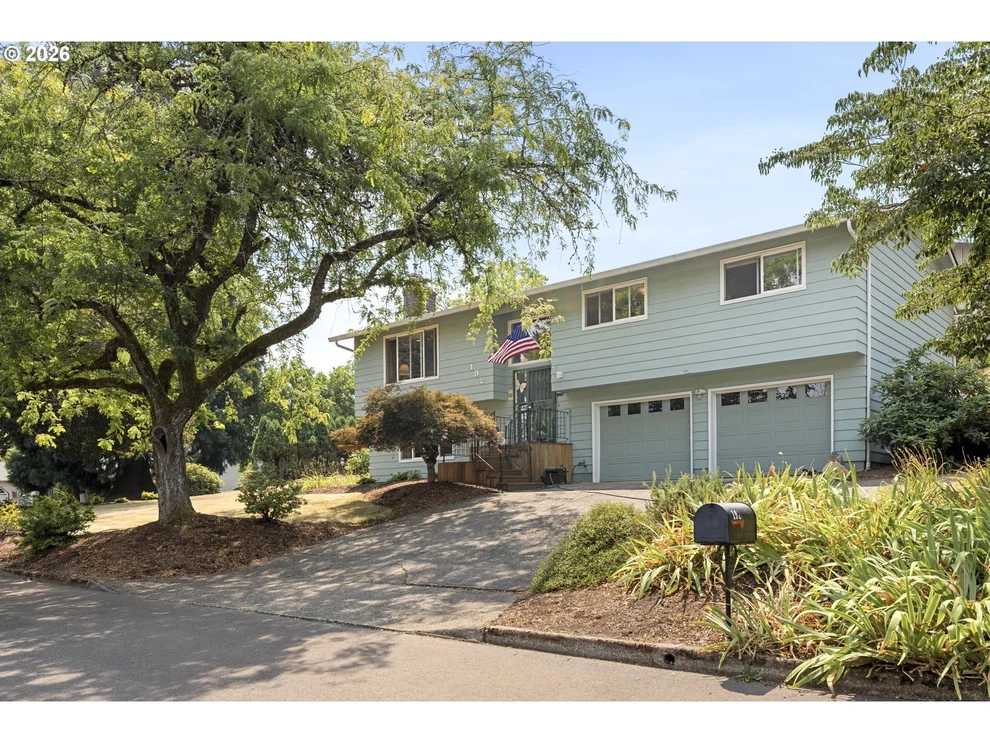 Unit for sale at 192 NW CANYON DR, Dundee, OR 97115