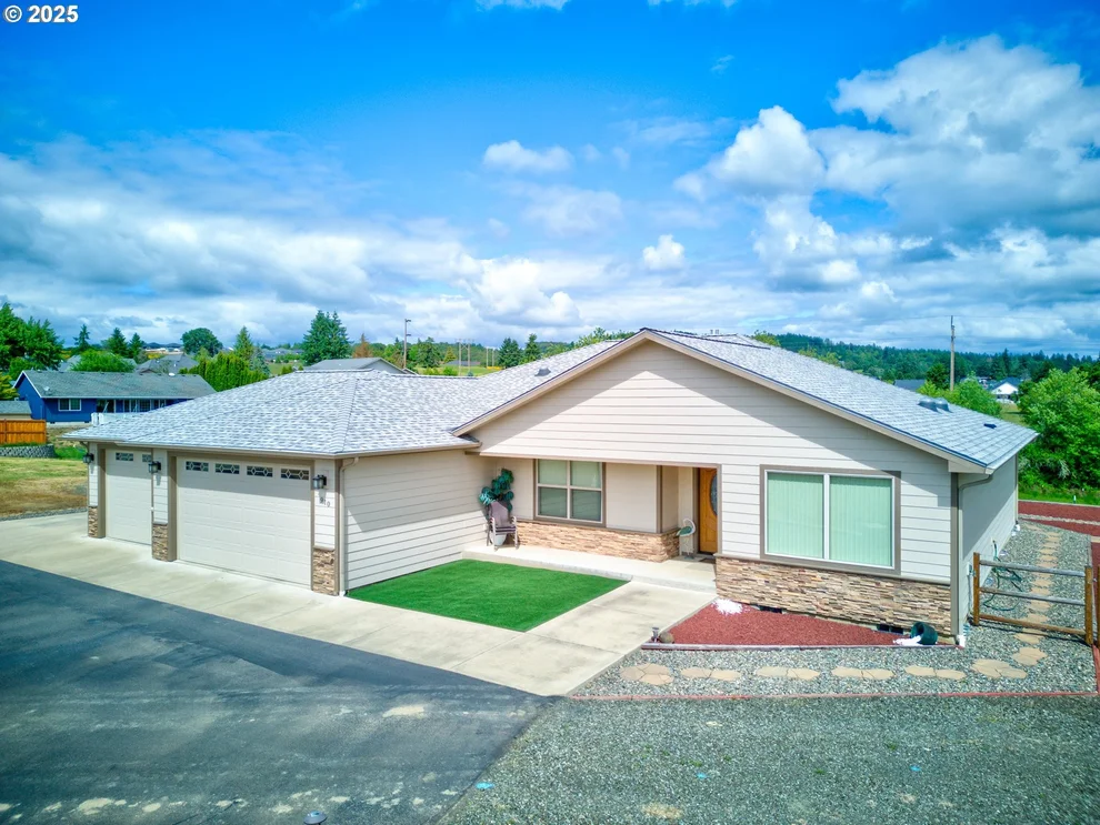 Unit for sale at 910 SWALLOW AVE, Sutherlin, OR 97479