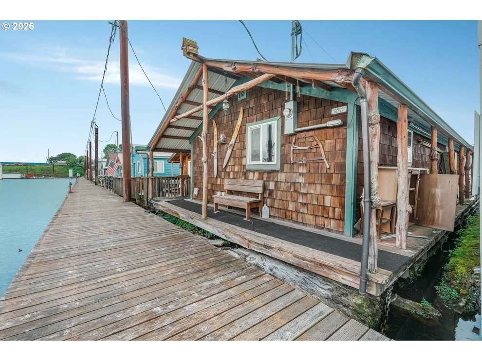 Unit for sale at 2901 NE Marine DR, Portland, OR 97211