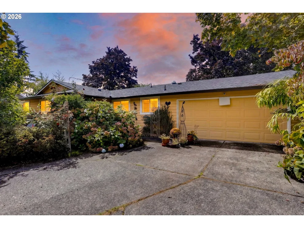 Unit for sale at 132 WOODFIELD CT, OregonCity, OR 97045