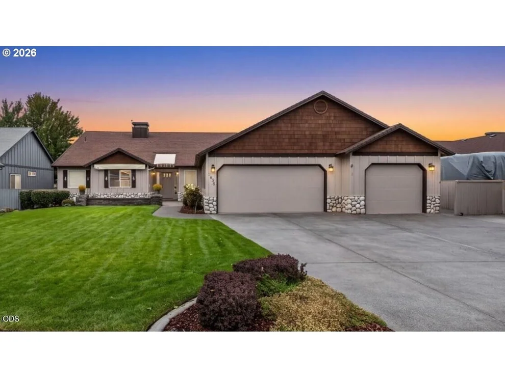 Unit for sale at 2635 NW CANYON DR, Redmond, OR 97756