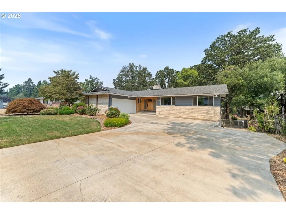 Unit for sale at 16540 NOTTINGHAM DR, Gladstone, OR 97027