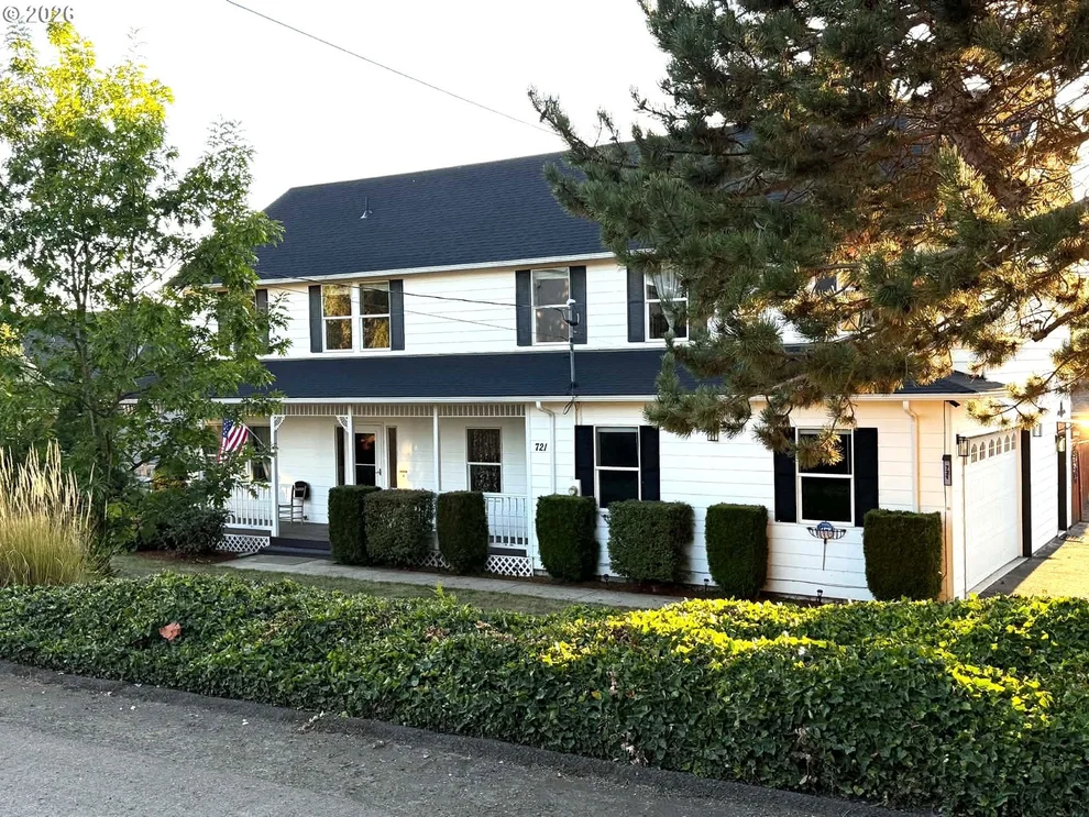 Unit for sale at 721 S PARK ST, Carlton, OR 97111