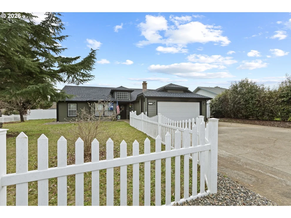 Unit for sale at 1774 E FOURTH AVE, Sutherlin, OR 97479