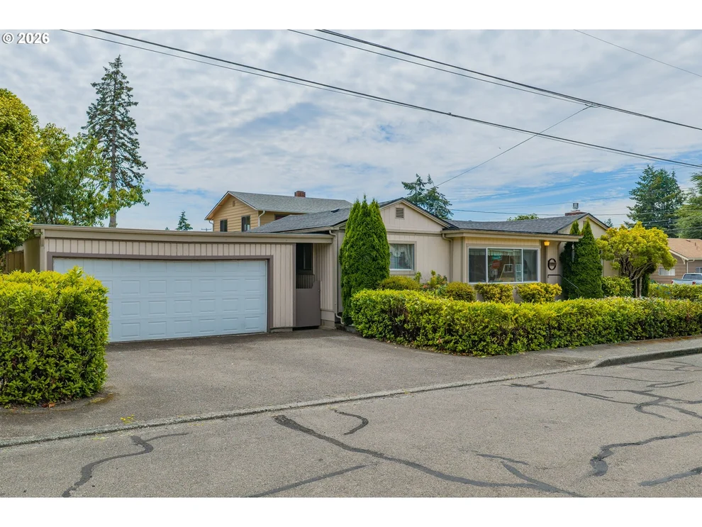 Unit for sale at 1095 W 11TH ST, Coquille, OR 97423