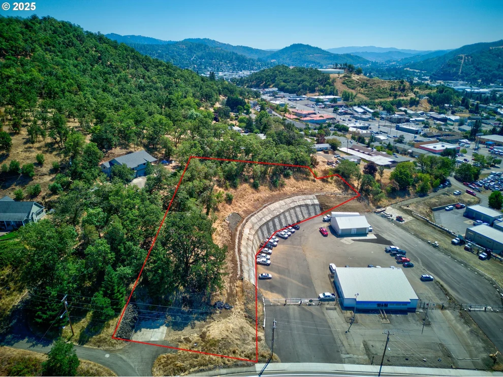 Unit for sale at 797 NE GARDEN VALLEY BLVD, Roseburg, OR 97470