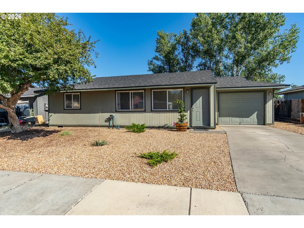 Unit for sale at 3217 SW QUARTZ AVE, Redmond, OR 97756