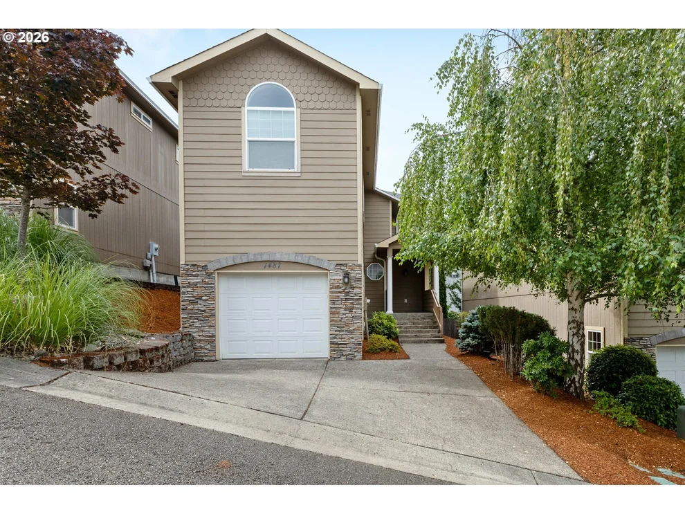 Unit for sale at 1487 NE FOUR SEASONS DR, Roseburg, OR 97470