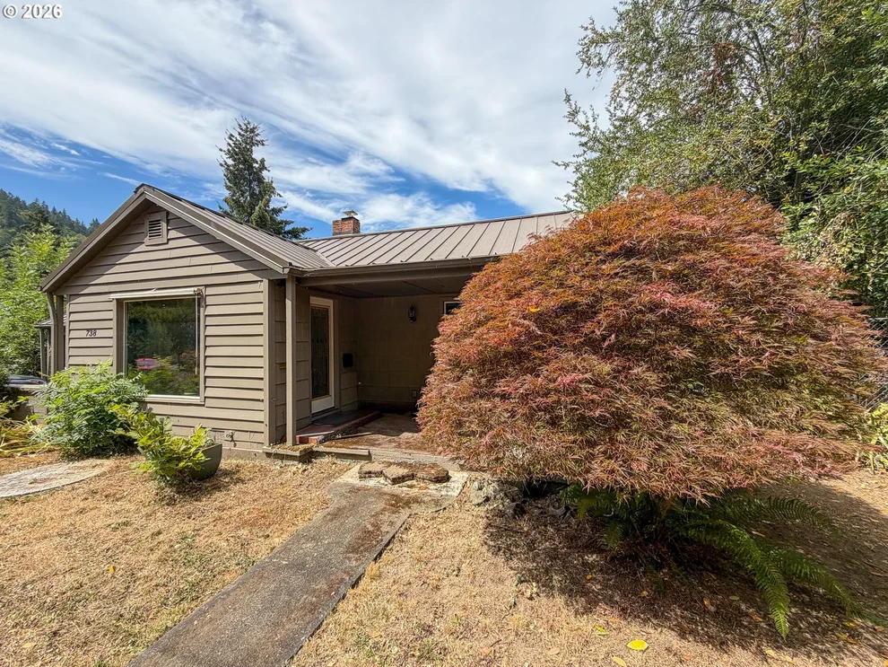 Unit for sale at 738 W UNION ST, Roseburg, OR 97471