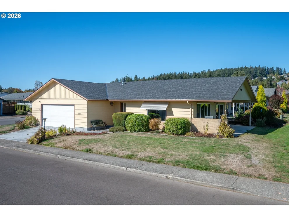 Unit for sale at 16205 SW KING CHARLES AVE, Portland, OR 97224