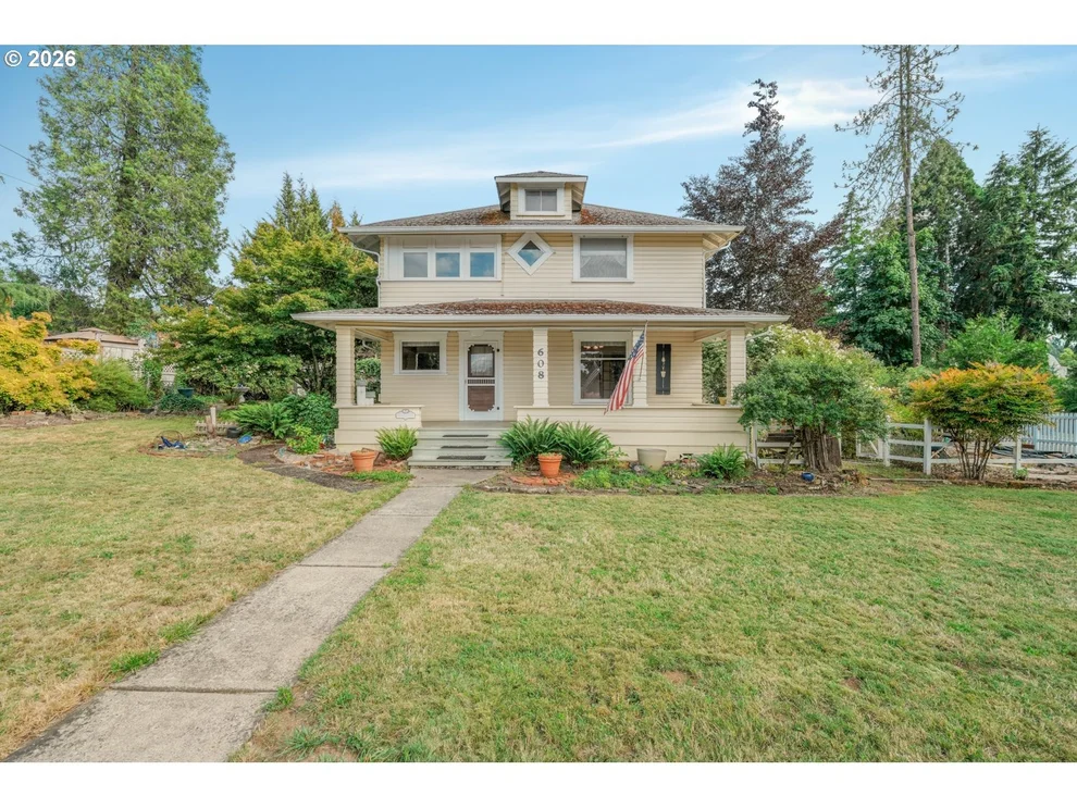 Unit for sale at 608 LOCUST ST, Oakland, OR 97462