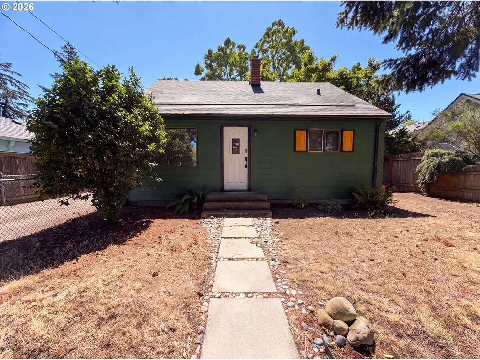 Unit for sale at 5926 SE LEXINGTON ST, Portland, OR 97206