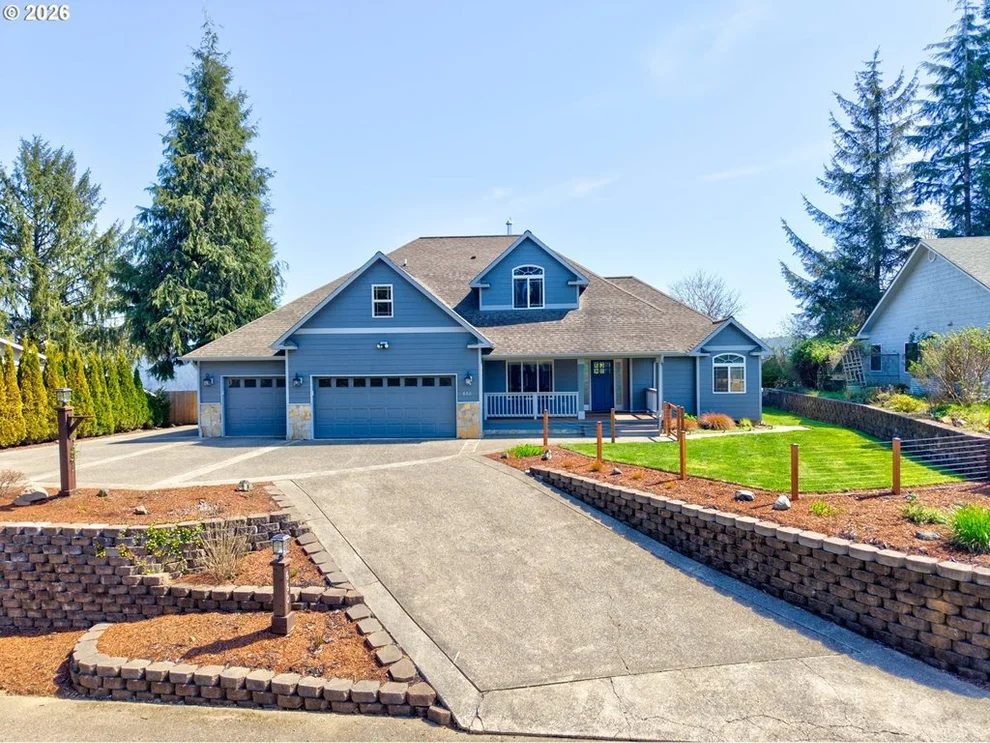 Unit for sale at 660 18TH AVE, CoosBay, OR 97420