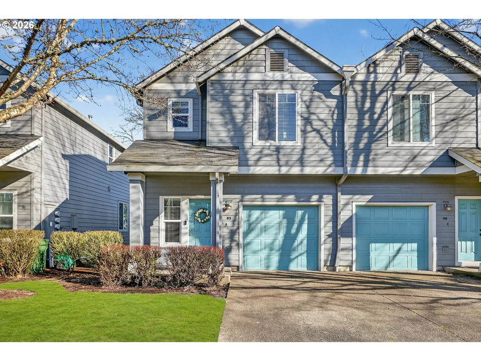 Unit for sale at 810 E 9TH ST, Newberg, OR 97132