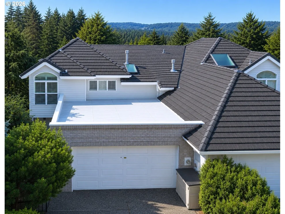 Unit for sale at 18 NORTHVIEW CT, LakeOswego, OR 97035