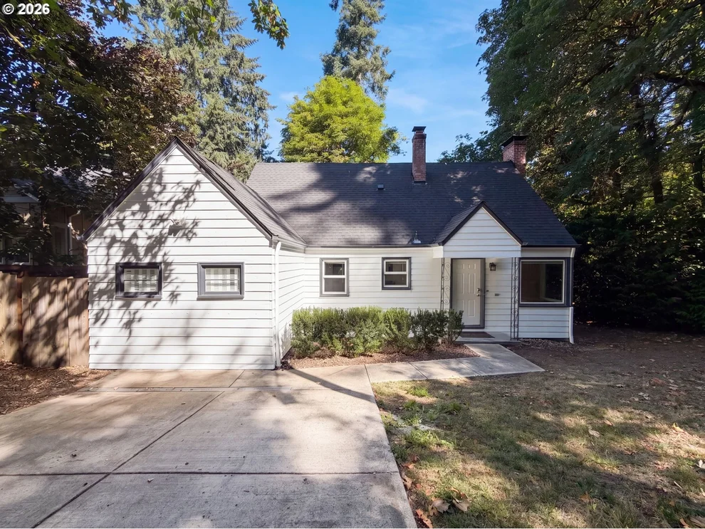 Unit for sale at 605 ASH ST, LakeOswego, OR 97034