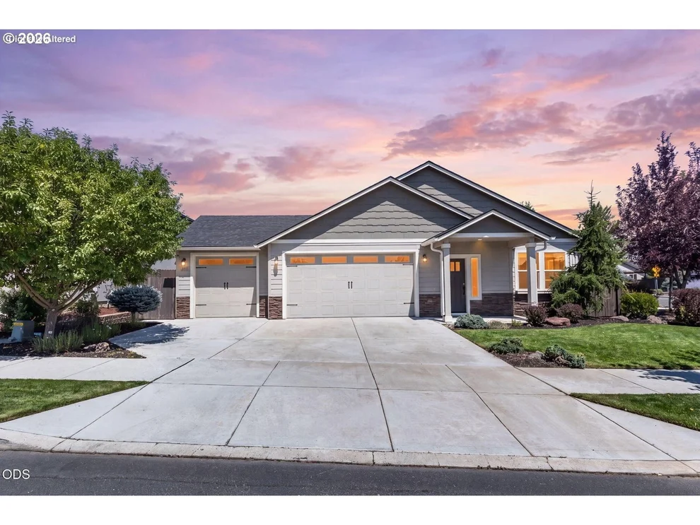Unit for sale at 2511 NW HEMLOCK WAY, Redmond, OR 97756