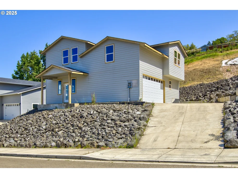 Unit for sale at 1030 FOREST HEIGHTS ST, Sutherlin, OR 97479