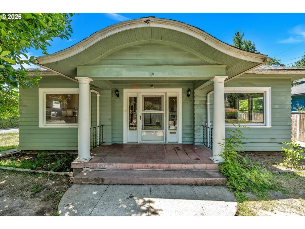 Unit for sale at 8906 N WILLAMETTE BLVD, Portland, OR 97203