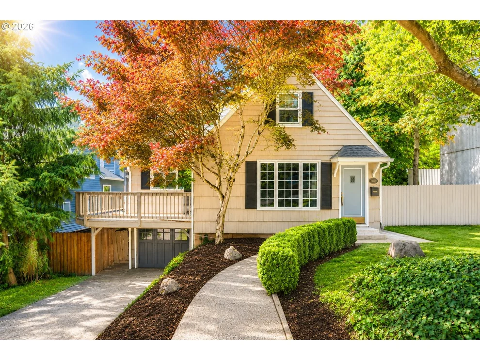 Unit for sale at 1329 SW HUME ST, Portland, OR 97219