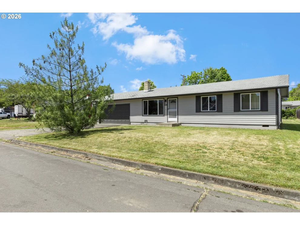 Unit for sale at 1911 PALOS VERDES DR, Roseburg, OR 97471