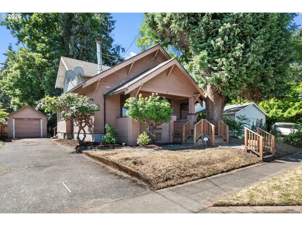 Unit for sale at 225 W ARLINGTON ST, Gladstone, OR 97027