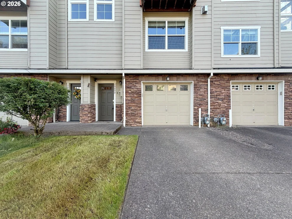 Unit for sale at 19899 QUAKING ASPEN AVE, OregonCity, OR 97045