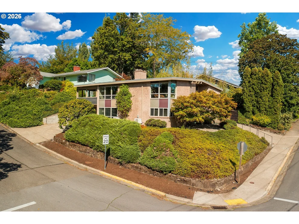 Unit for sale at 495 W 27th AVE, Eugene, OR 97405