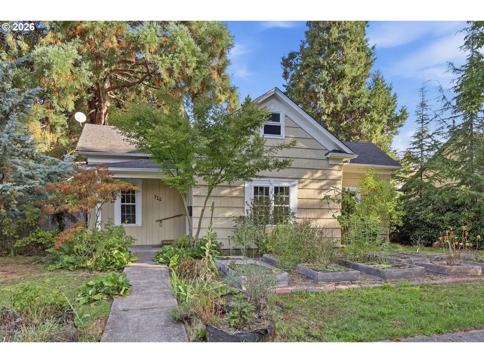 Unit for sale at 716 F ST, Springfield, OR 97477
