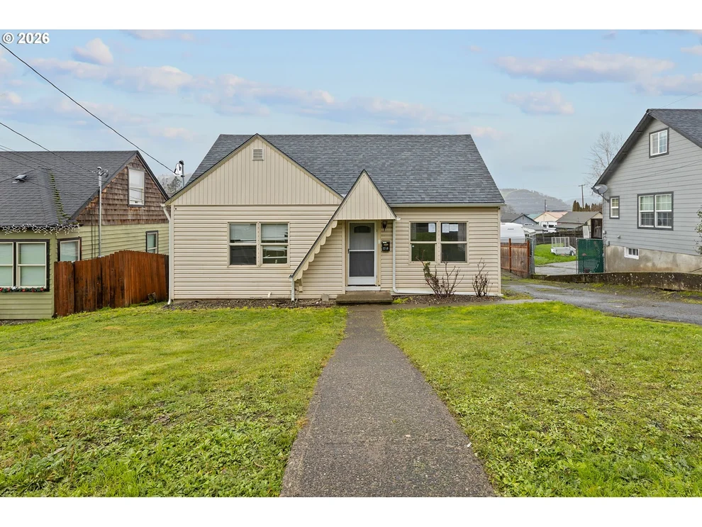 Unit for sale at 1710 SE MAIN ST, Roseburg, OR 97470