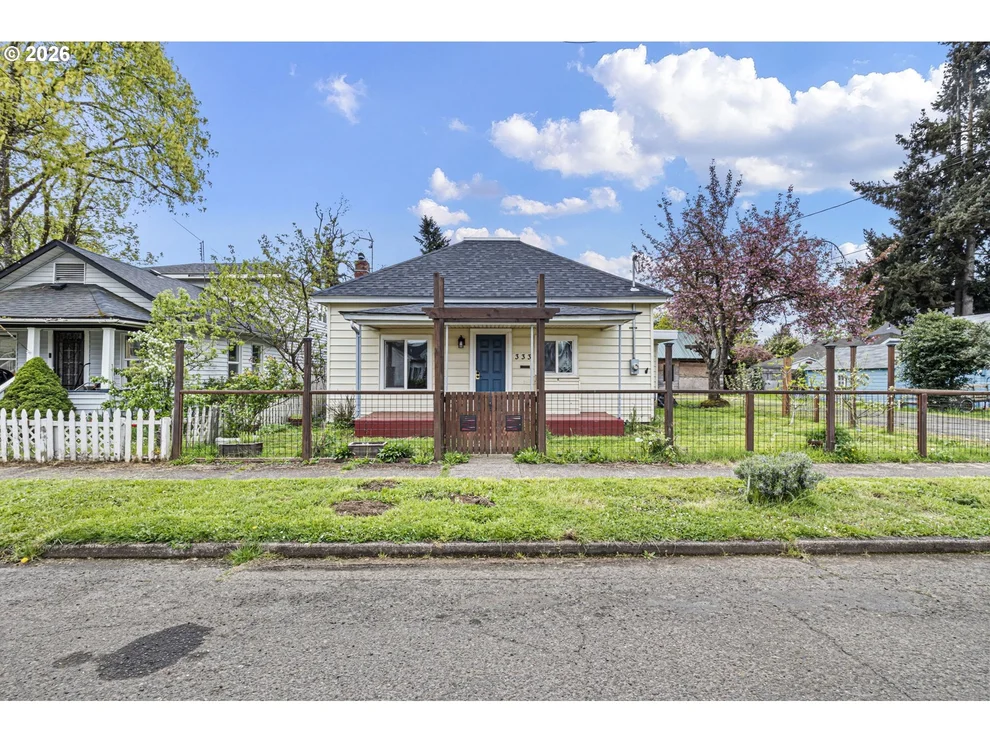 Unit for sale at 333 E MADISON AVE, CottageGrove, OR 97424