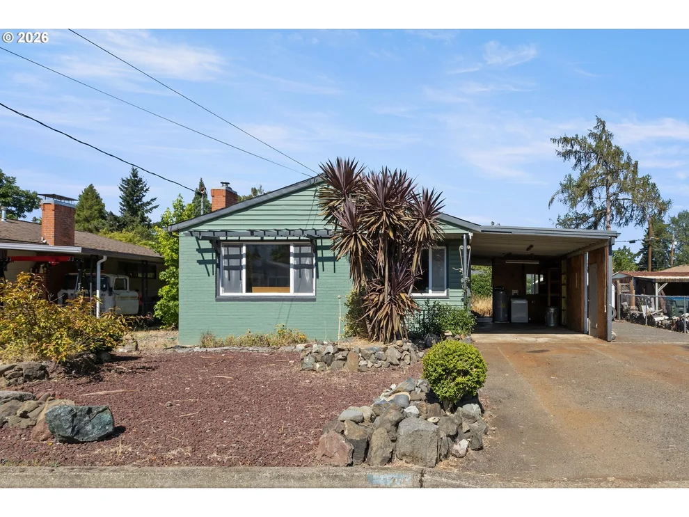 Unit for sale at 324 W BERDINE ST, Roseburg, OR 97471