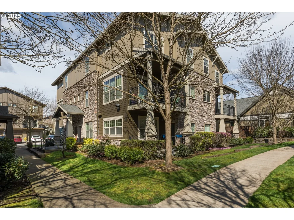 Unit for sale at 654 NE GARSWOOD LN, Hillsboro, OR 97006