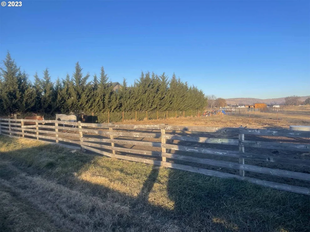 Unit for sale at Avalon ST, KlamathFalls, OR 97603