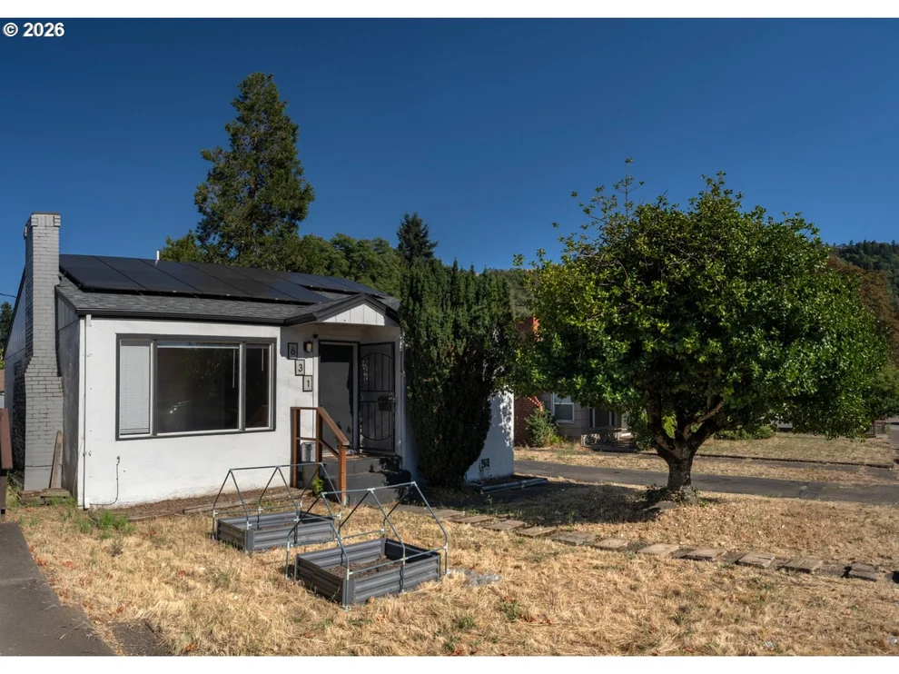 Unit for sale at 631 W UNION ST, Roseburg, OR 97471