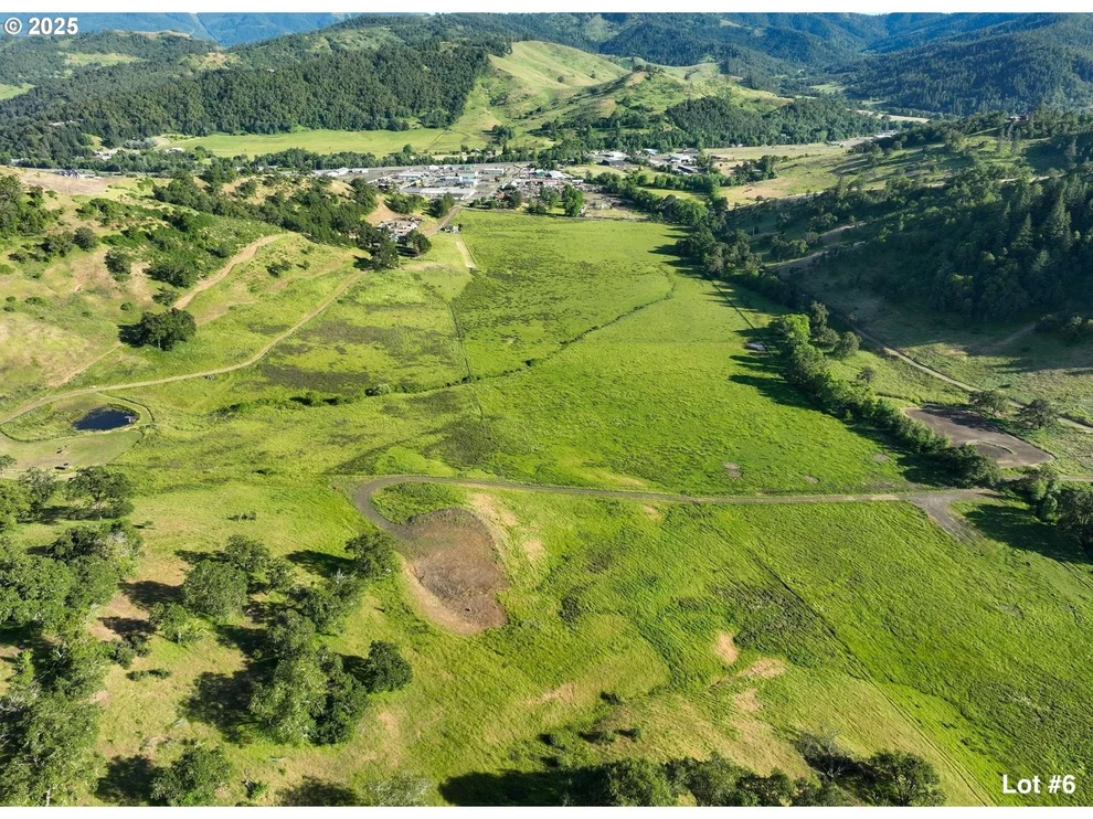 Unit for sale at 955 KESTER RD, Roseburg, OR 97470